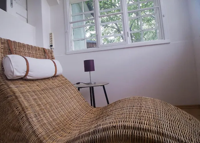 Nina Orth an der Donau